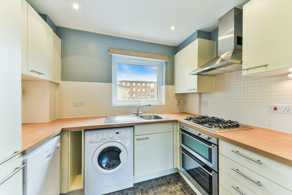 house or flat for sale or rent in south west London